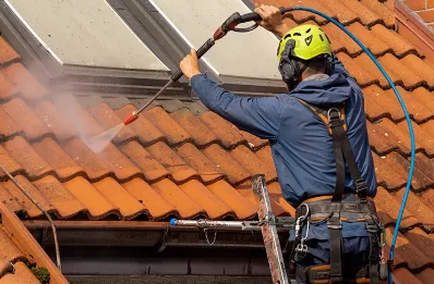 Démoussage et hydrofuge de toiture à Gruissan